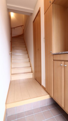 コージーコート朝霧Ⅰ番館の玄関