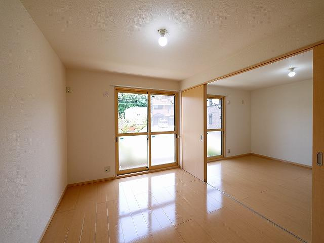 ガーデンパークC棟の洋室|広々とした洋室です