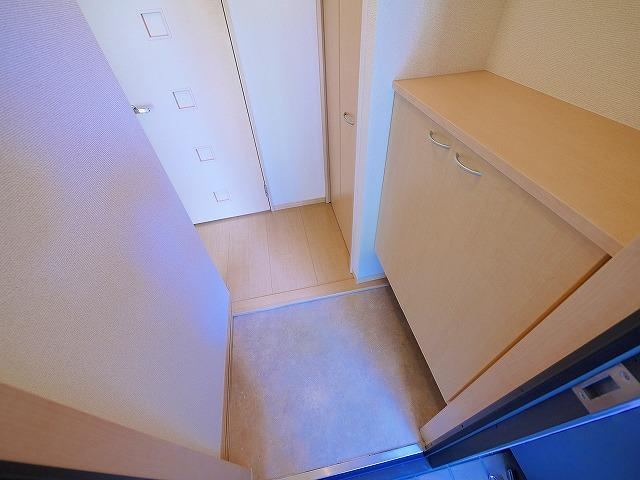 ガーデンパークC棟の玄関|きれいな玄関です