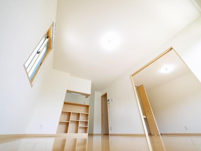 ガーデンパークC棟の居間・リビング|使いやすいリビングです