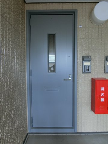 サンライズ・パレスA棟の玄関