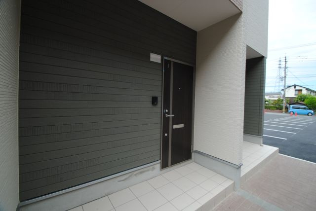 エクセラン朝妻の玄関