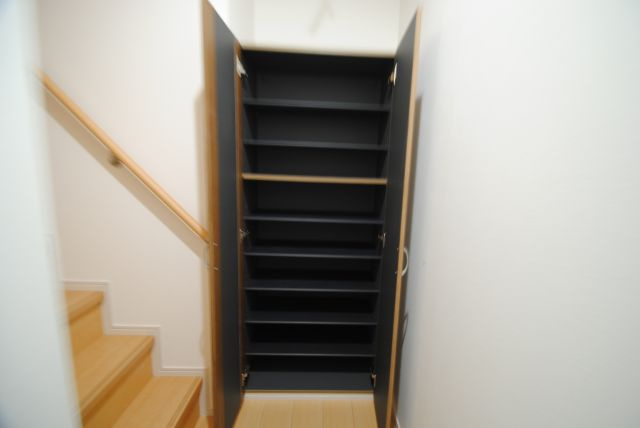 エクセラン朝妻の収納