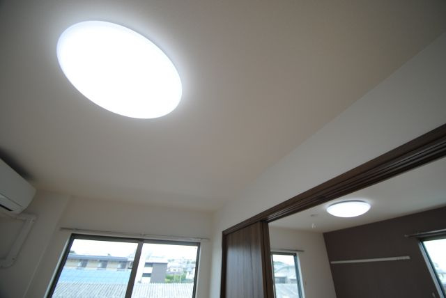 エクセラン朝妻のその他|照明付き