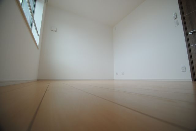 エクセラン朝妻の洋室