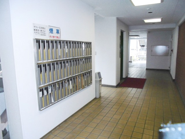 ニューハイツ湯島のエントランス