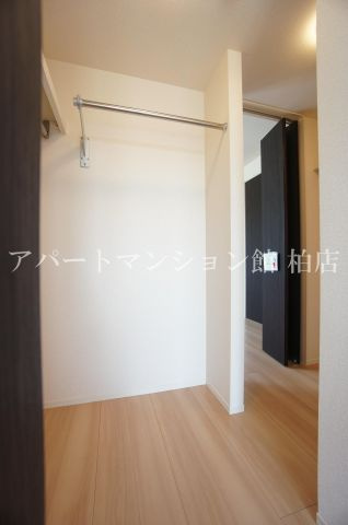 コンフォールコートの収納|★2部屋を繋ぐ大容量のウォークスルークローゼット★