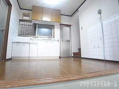 【居間・リビング】 | 灰塚4丁目貸家