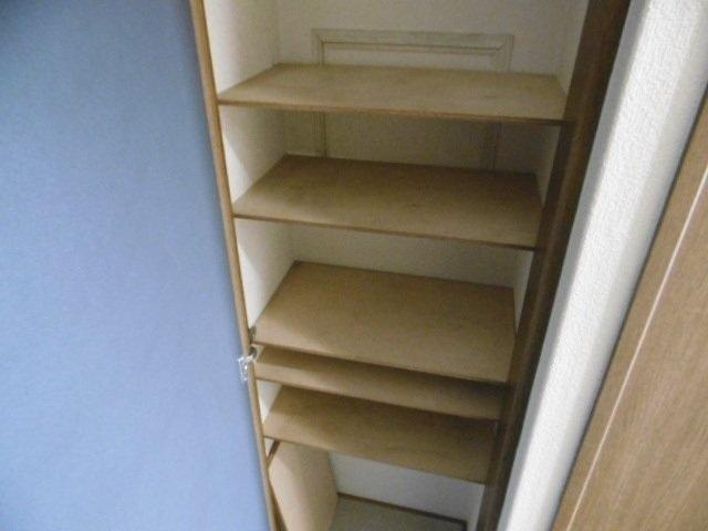 ビクトワール小阪の居間・リビング