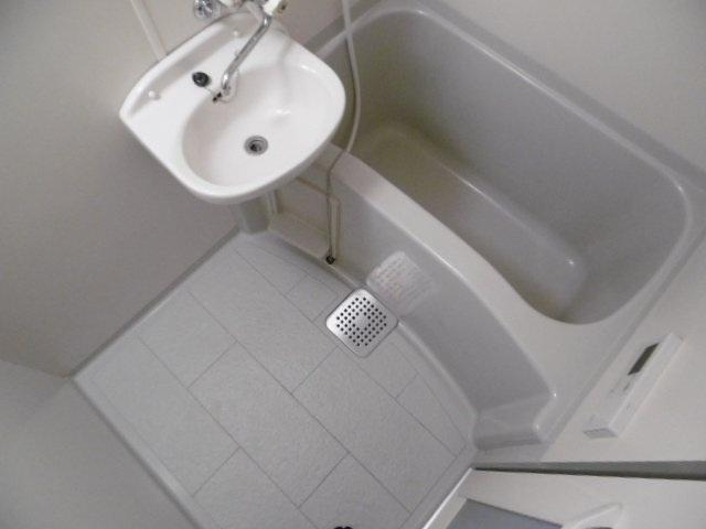 ビクトワール小阪の浴室