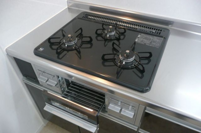 【設備】 | アーバンハウス翼 | 3口ガスコンロ