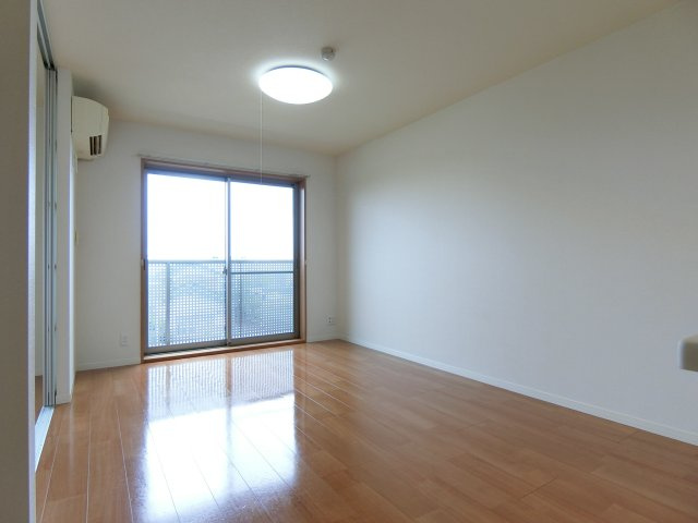 ベルアネスB棟の居間・リビング|308号室の写真