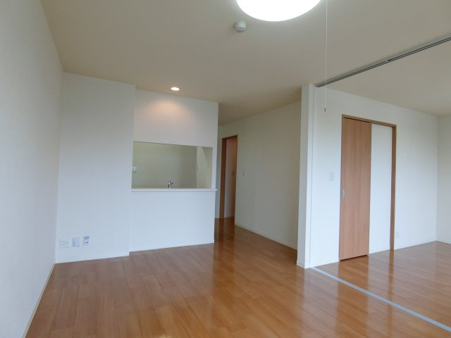 ベルアネスB棟の居間・リビング|308号室の写真