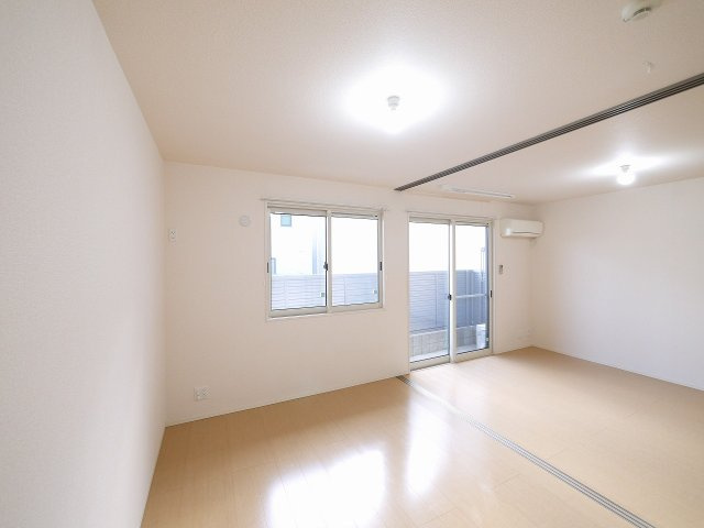ヴィクトワール（神殿町）の寝室|開放的な寝室です