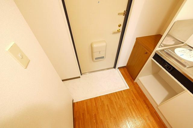 シャトー・ドゥ・クリヨンの玄関|落ち着いた玄関です