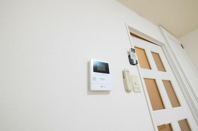 シャトー・ドゥ・クリヨンのセキュリティ|モニターホン付きインターホンです