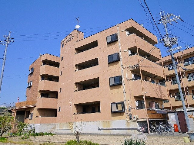 シャトー・ドゥ・クリヨンの外観|きれいな外観です
