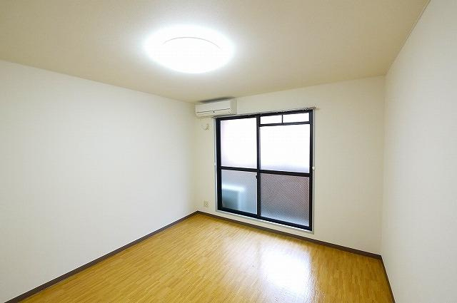 シャトー・ドゥ・クリヨンの洋室|使い勝手のいい洋室です