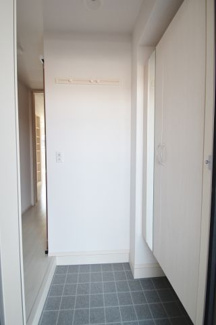 【玄関】 | ミルクロス | 天井高シューズボックスあります