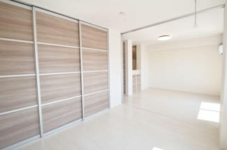 【寝室】 | ミルクロス | 開放的な寝室です