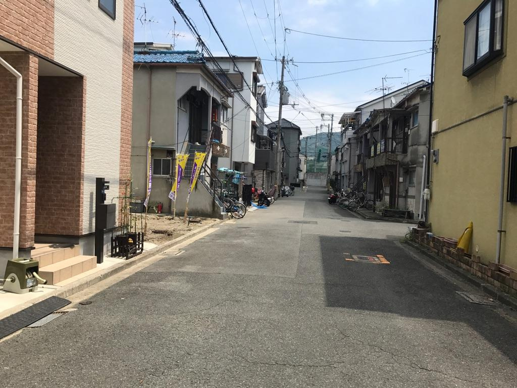 サン・タウン雁屋北町の前面道路含む現地写真
