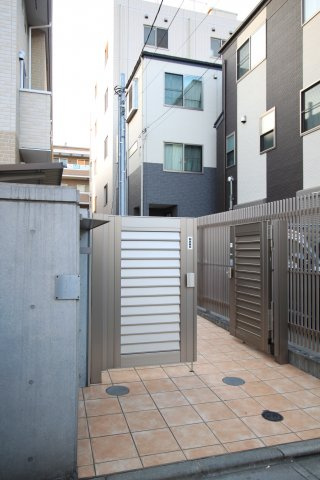 【エントランス】 