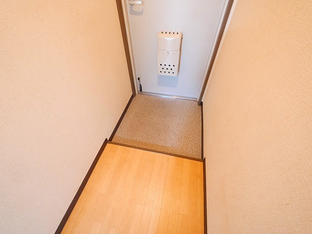 メゾン富雄の玄関