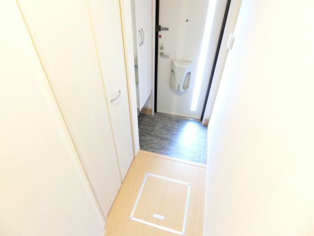 エーデル自由丘の玄関