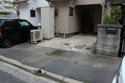 【駐車場】 | 大津市本堅田一丁目2-29　戸建て | 敷地駐車スペース
