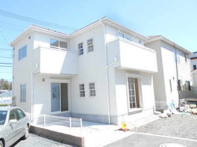 【外観】 | 岩槻区　大字上野　全2棟　1号棟 らすと1棟　南欧風住宅 | 2390から2290に価格変更です。この機会に是非。内覧平日も可能。お迎えもうかがいます。