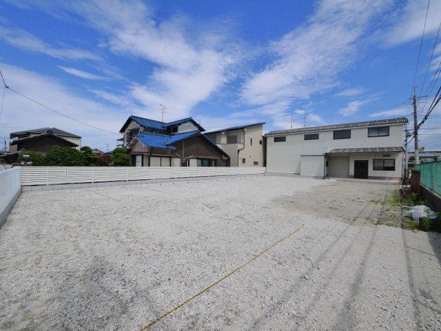 神殿町事務所倉庫の駐車場
