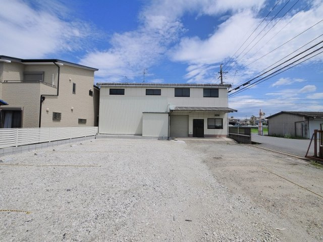 神殿町事務所倉庫の駐車場