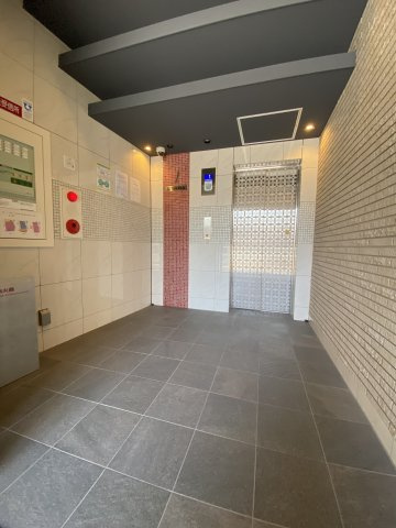 D-room高砂駅前のロビー