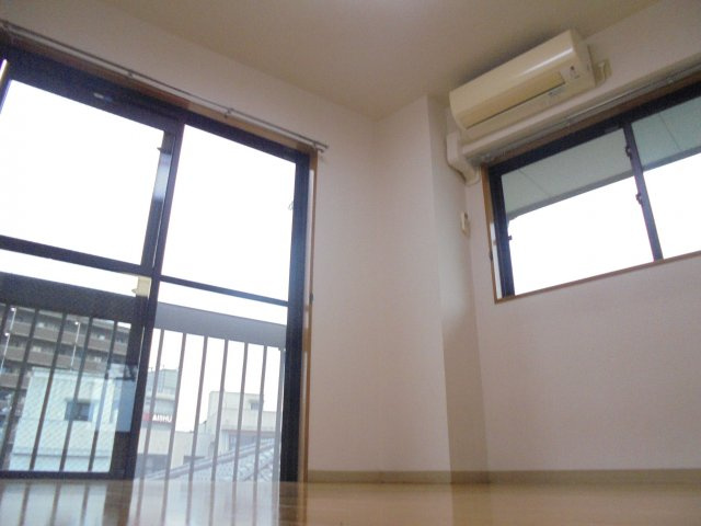 山崎ビルの内装