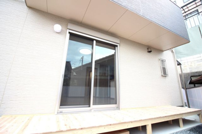 【外観：施工例】 | 伏見区羽束師鴨川町　新築戸建 | 同施工例：イメージ写真（実際とは異なります）【南側スペースにお庭があります。ガーデニングなどの趣味が広がりますね】
