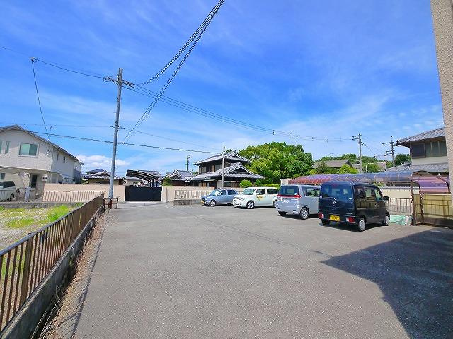 ヒルサイドAの駐車場