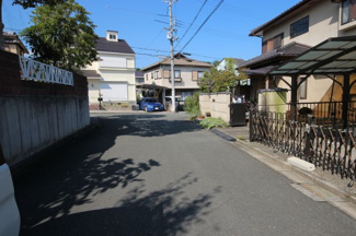 【前面道路含む現地写真】