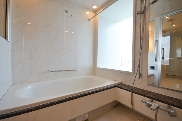 港区六本木３丁目の賃貸マンションの浴室