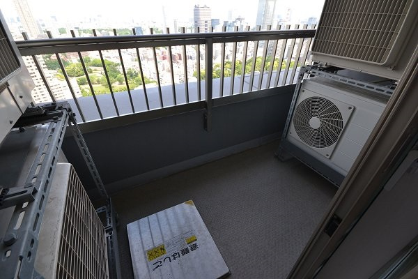 港区六本木３丁目の賃貸マンションのバルコニー