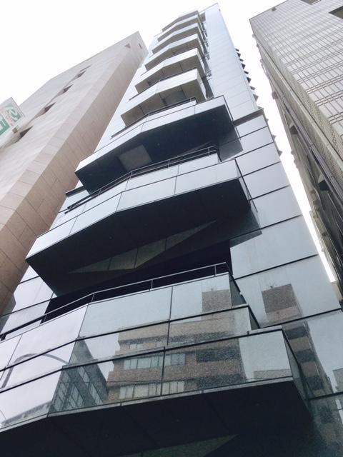 コスモタワーの外観