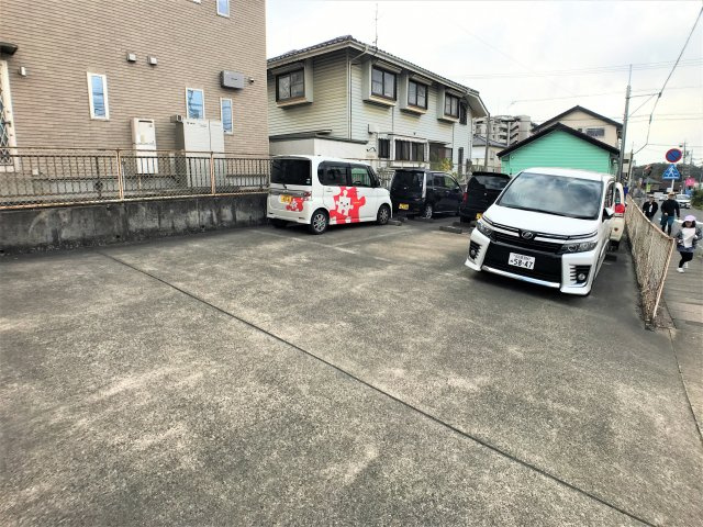 メゾン島田の駐車場