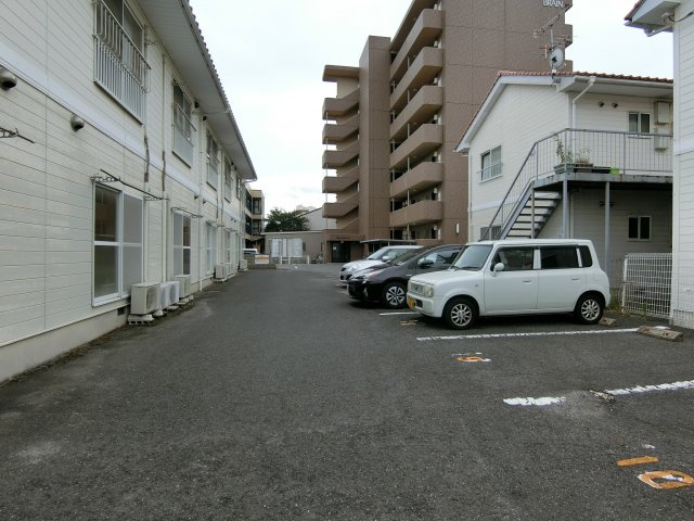 スカイハイツの駐車場
