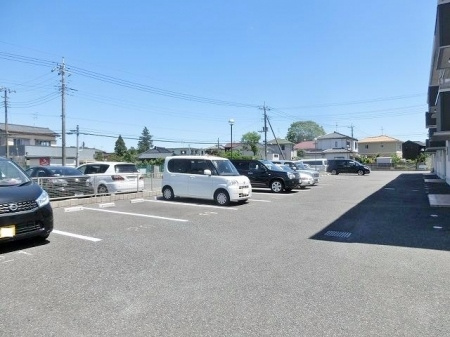 クレアールの駐車場