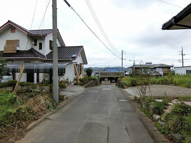 高崎市吉井町小串売土地 54.14坪の前面道路含む現地写真