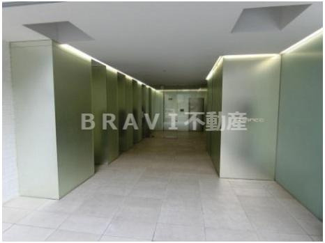 il bianco（イルビアンコ）　BRAVI不動産のエントランス|【il bianco】ゆとりのあるエントランスです