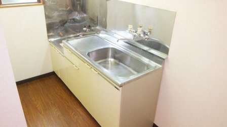 第２梨本マンションのキッチン|ガスコンロ対応のキッチンです