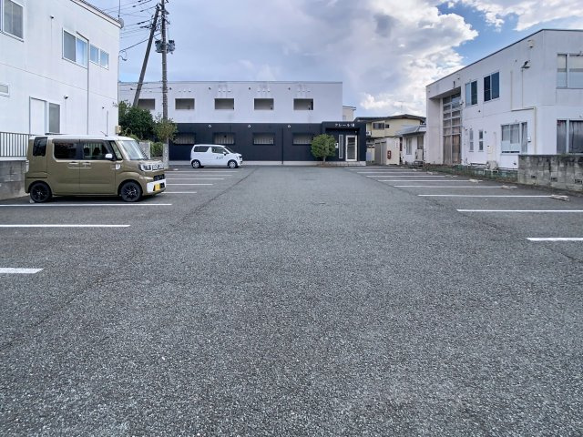 クレールⅧの駐車場