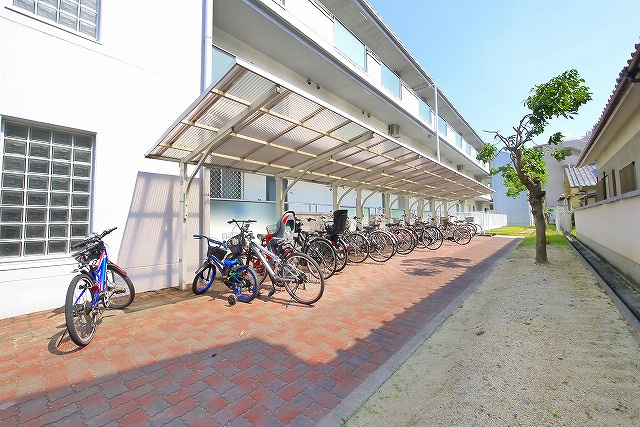 メイプル新大宮のその他共用部分|広々とした駐輪場です。