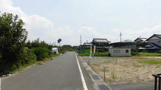 【前面道路含む現地写真】 | 前面道路はゆったり６ｍ