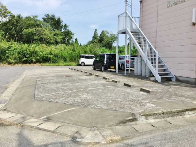東金マリンコーポの駐車場